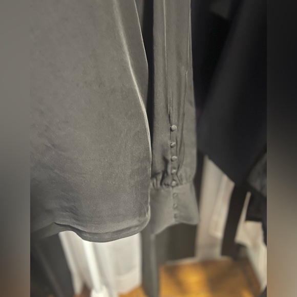 New Express Black Top with detailed button on sleeve. - Picture 4 of 4